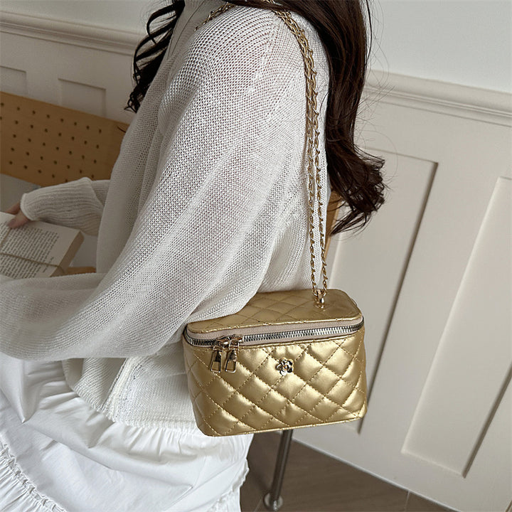 Damen elegante Umhängetasche mit gestepptem Design und goldenen Akzenten Nord Taschen