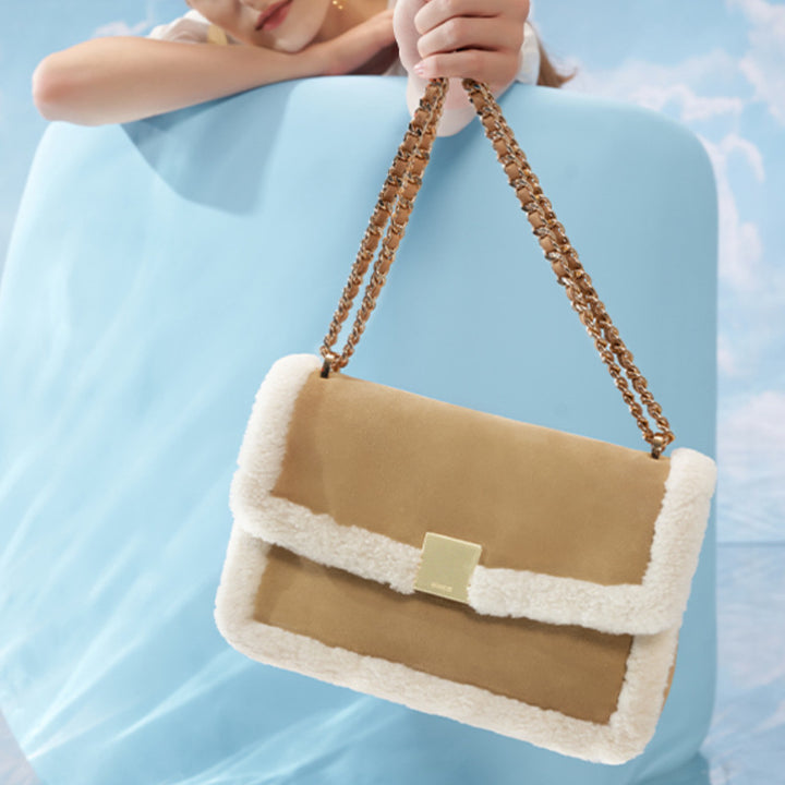 Damen schicke Handtasche aus Wildleder mit Wollbesatz Nord Taschen
