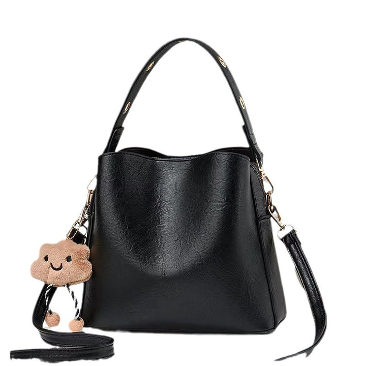 Damen Schultertasche mit verspieltem Anhänger Nord Taschen