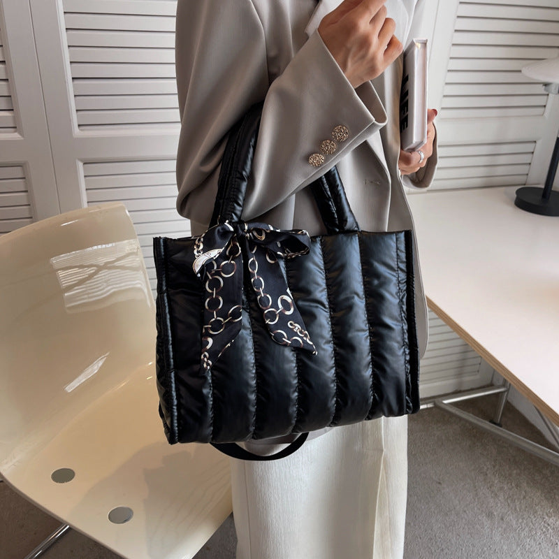 Damen Stepp Handtasche mit elegantem Schal Nord Taschen