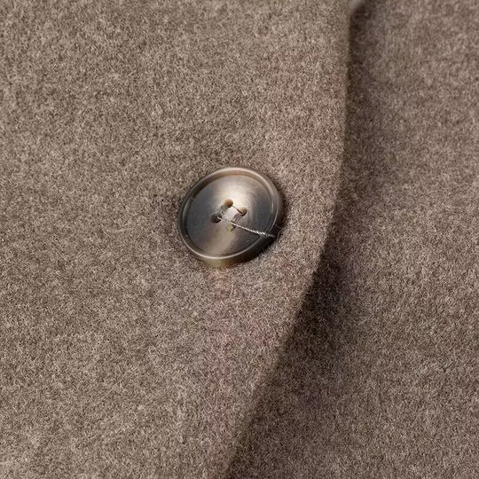 Damen Kurzjacke im Boxy‑Schnitt mit V‑Ausschnitt und Zwei‑Knopf‑Verschluss Nord Taschen