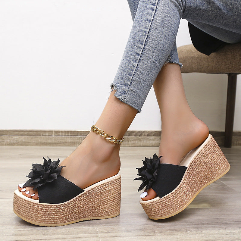 Damen Wedge-Sandalen mit floralen Applikationen und bequemem Fußbett Nord Taschen