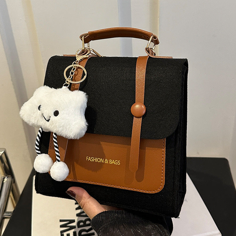Damen Rucksacktasche mit modischem Plüsch-Anhänger Nord Taschen