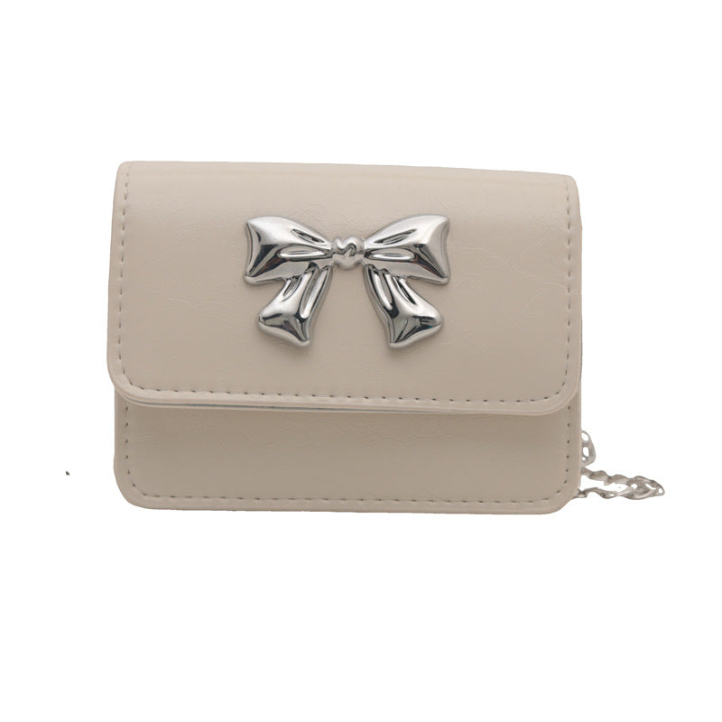 Damen Clutch mit zauberhaftem Schleifendetail und edlem Kettenriemen Nord Taschen