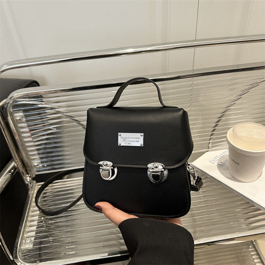 Damen praktische Crossbody-Rucksackhandtasche mit stilvollen Metallakzenten Nord Taschen