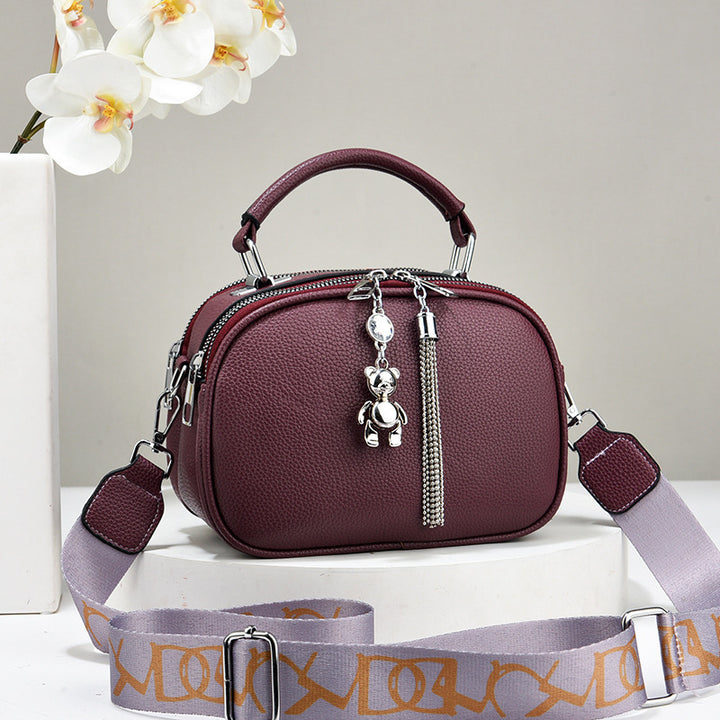 Damen Handtasche mit süßem Bärchen-Anhänger und verstellbarem Schultergurt Nord Taschen
