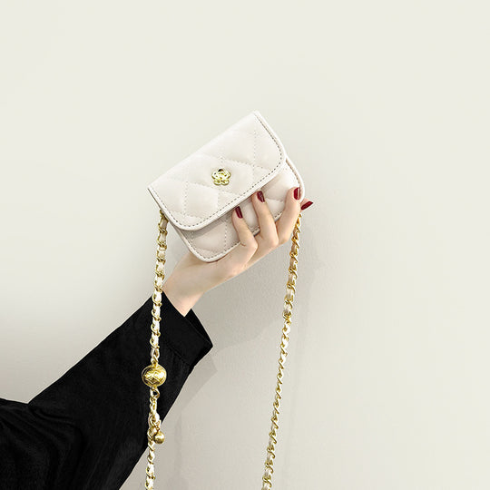 Damen Clutch-Tasche mit elegantem Kettenriemen und dekorativem Verschluss Nord Taschen