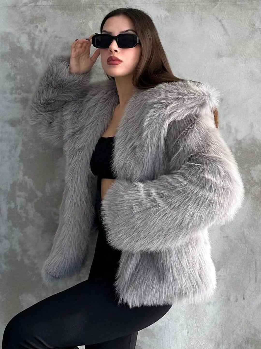 Damen Kurze Kunstfelljacke mit voluminösem Schalkragen Nord Taschen