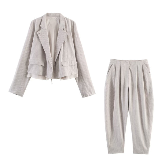 Damen Zweiteiliges Tailored-Set mit Cropped-Blazer und hochtaillierter Faltenhose Nord Taschen