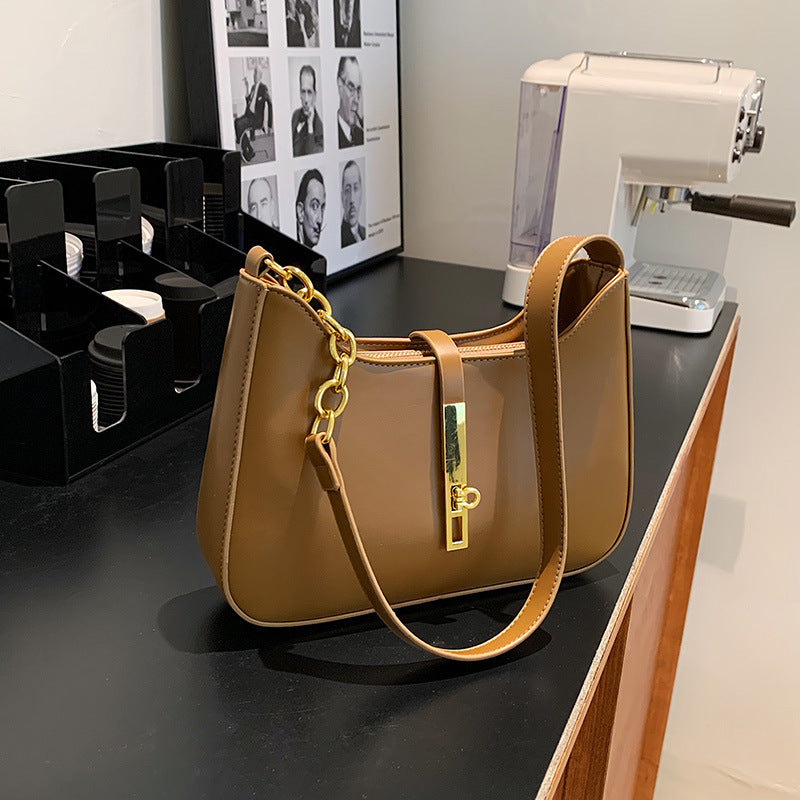 Damen Schultertasche mit elegantem Kettenverschluss und modernem Design Nord Taschen