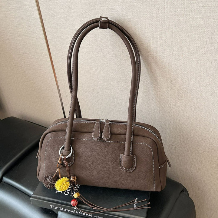 Damen Designer Handtasche mit stilvollem Reißverschluss und verspieltem Anhänger Nord Taschen