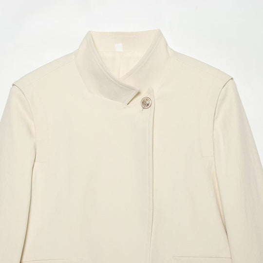Damen Kurze Tailleurjacke mit Stehkragen, asymmetrischem Saum und Nahttaschen Nord Taschen