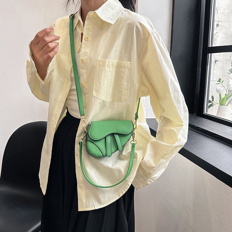 Damen elegante Umhängetasche mit einzigartigem Faltendesign und verstellbarem Riemen Nord Taschen