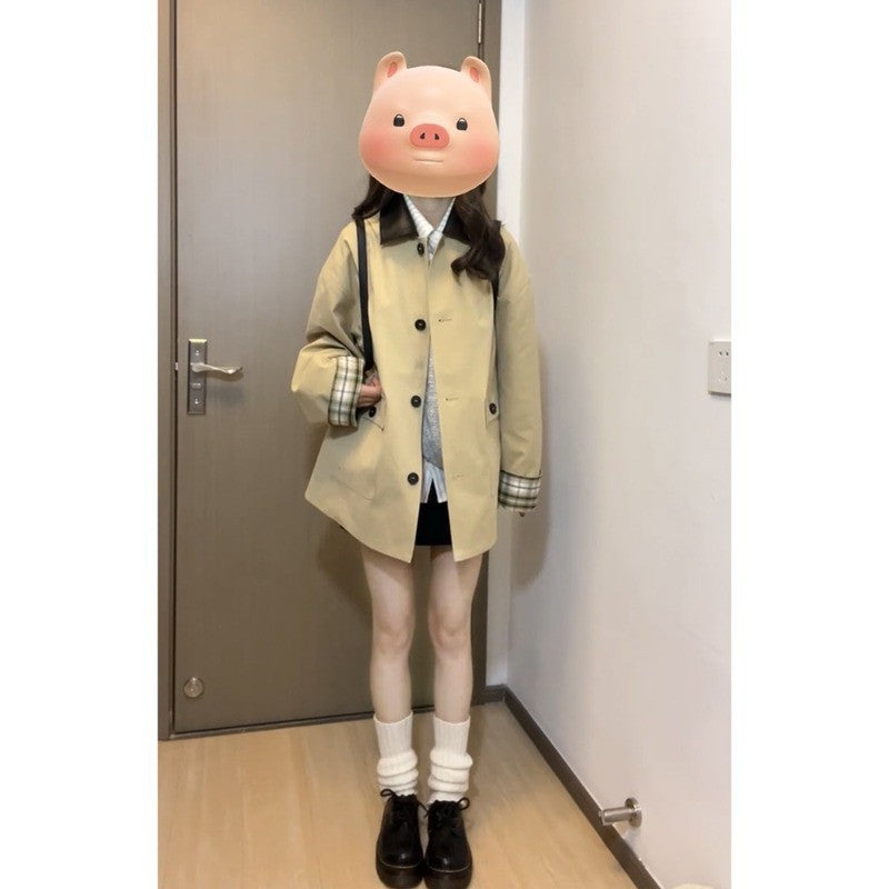 Damen Kurzer Swing-Trench mit Kontrastkragen, Ballonärmeln und kariertem Futter Nord Taschen
