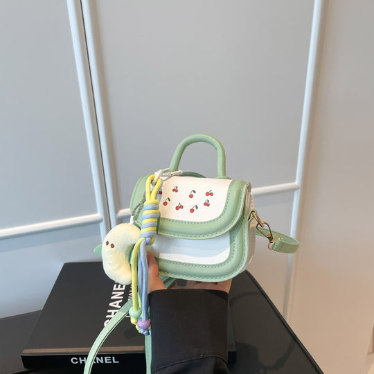 Damen Mini-Handtasche mit fröhlichem Kirschdesign und charmanten Anhängern Nord Taschen