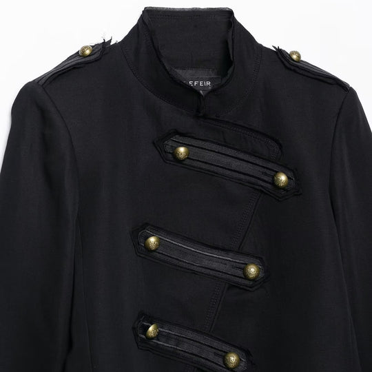 Damen Kurz geschnittene Paradejacke mit Stehkragen und Zierbesatz Nord Taschen