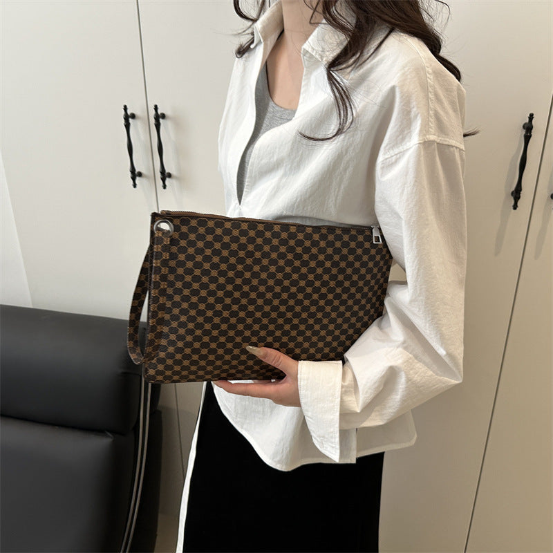 Damen elegante Clutch mit modernem Karo-Muster Nord Taschen