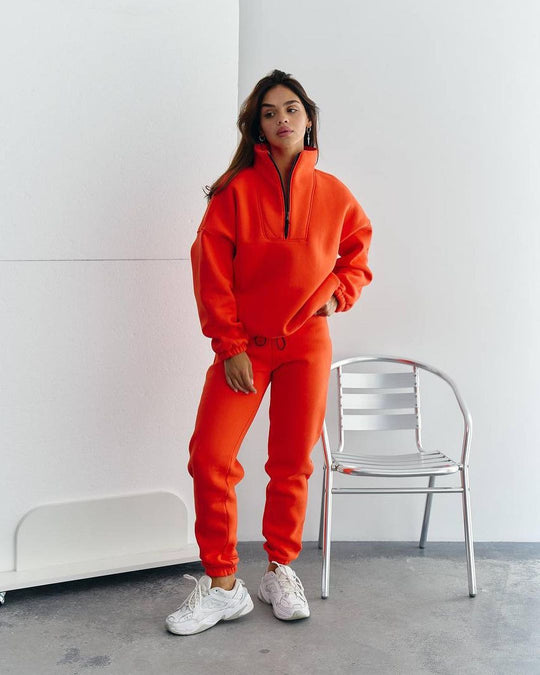 Damen Athleisure-Zweiteiler aus dickem French-Terry mit hohem Stehkragen, halbem Reißverschluss und Tunnelzughose Nord Taschen