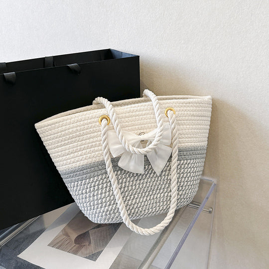 Damen Trendige Strandtasche mit geflochtenen Griffen und dekorativer Blüte Nord Taschen