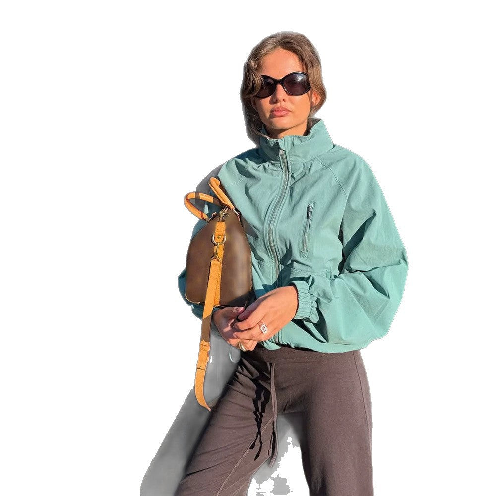Damen Sportlich-urbaner Windbreaker mit kurzem Cropped-Schnitt, hohem Stehkragen und elastischen Bündchen Nord Taschen