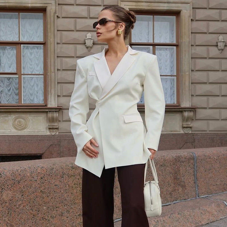 Damen Skulpturaler taillierter Blazer mit asymmetrischem Vorderteil und betonter Schulter Nord Taschen