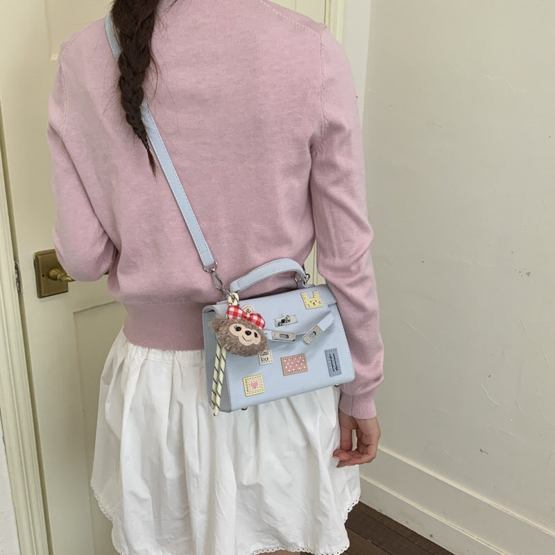 Damenhandtasche mit verspieltem Design und abnehmbarem Anhänger Nord Taschen