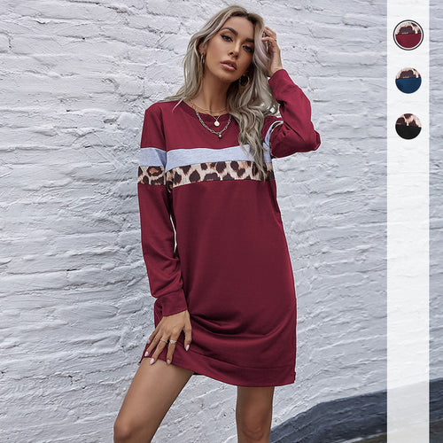 Damen lässiges Sweatshirtkleid mit Leopardenstreifen und kontrastierendem Brustband Nord Taschen