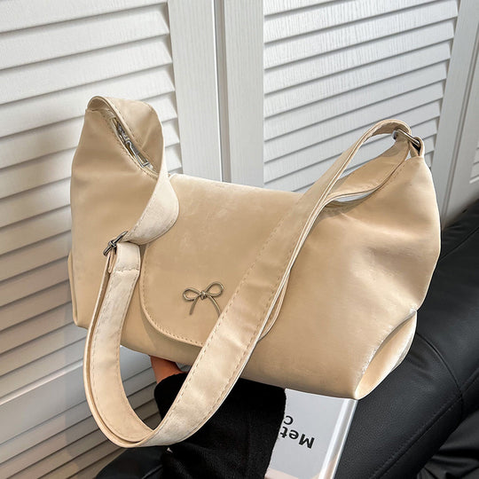Damen Schultertasche mit elegantem Samtmaterial und verspieltem Schleifendetail Nord Taschen