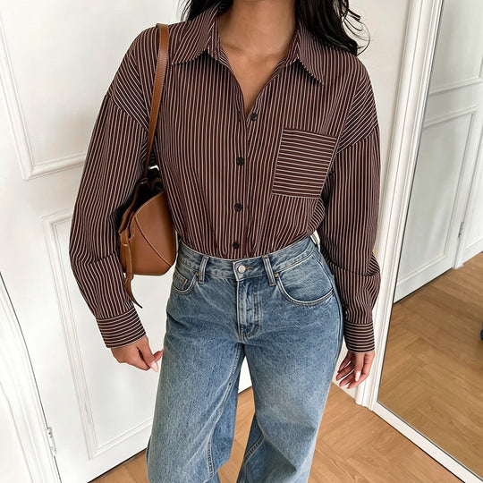 Damen Oversize-Hemdbluse aus Viskose mit feinem Nadelstreifen und Brusttasche Nord Taschen