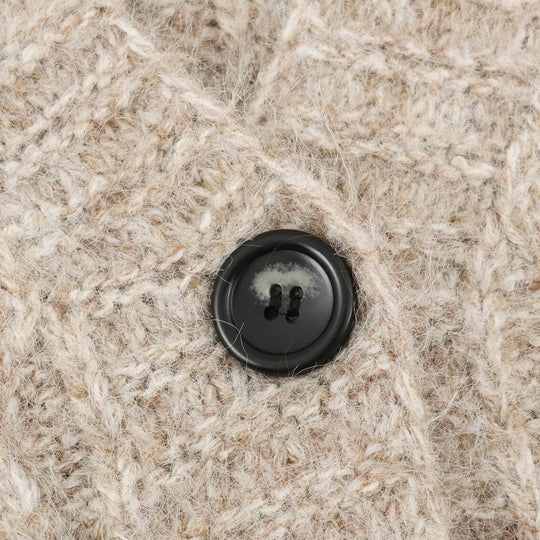Damen Grobgestrickter Oversize-Cardigan mit Zopfstrick V-Ausschnitt und aufgesetzten Taschen Nord Taschen