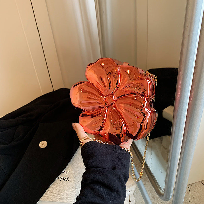 Damen Clutch Tasche im stilvollen Blumen-Design Nord Taschen