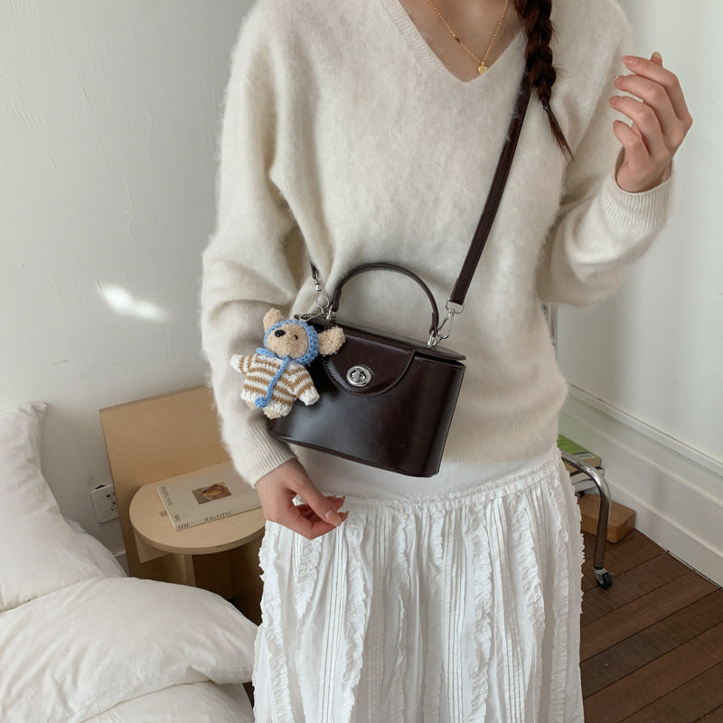 Damen Mini-Handtasche mit niedlichem Tieranhänger Nord Taschen