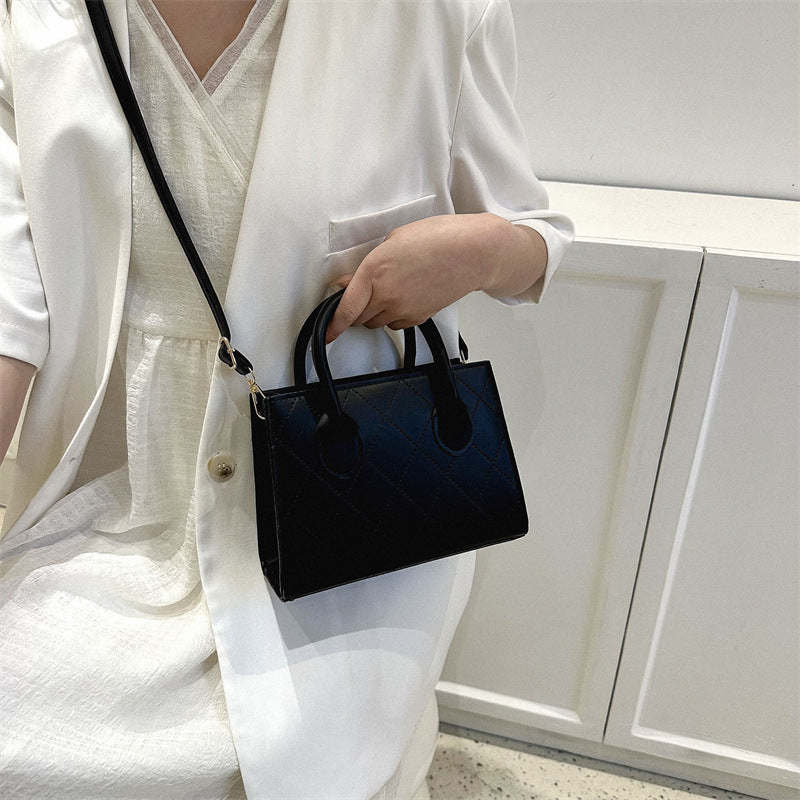 Damen stilvolle und strukturierte Handtasche mit trendiger Steppung Nord Taschen