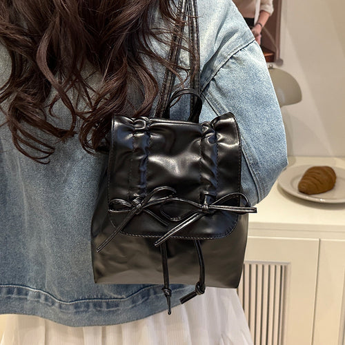Damen moderne Rucksacktasche mit praktischen Zugbändern Nord Taschen