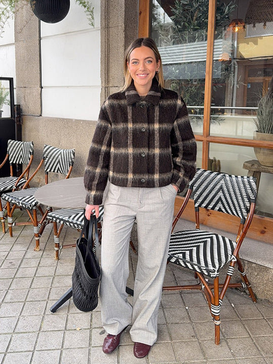 Damen Kurzjacke im karierten Kunstfell-Boxycut mit Schalkragen Nord Taschen