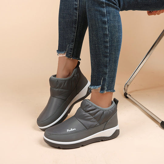 Damen Wattierte Slip-On Sneakers mit glänzendem Lackfinish und keilförmiger Komfortsohle Nord Taschen