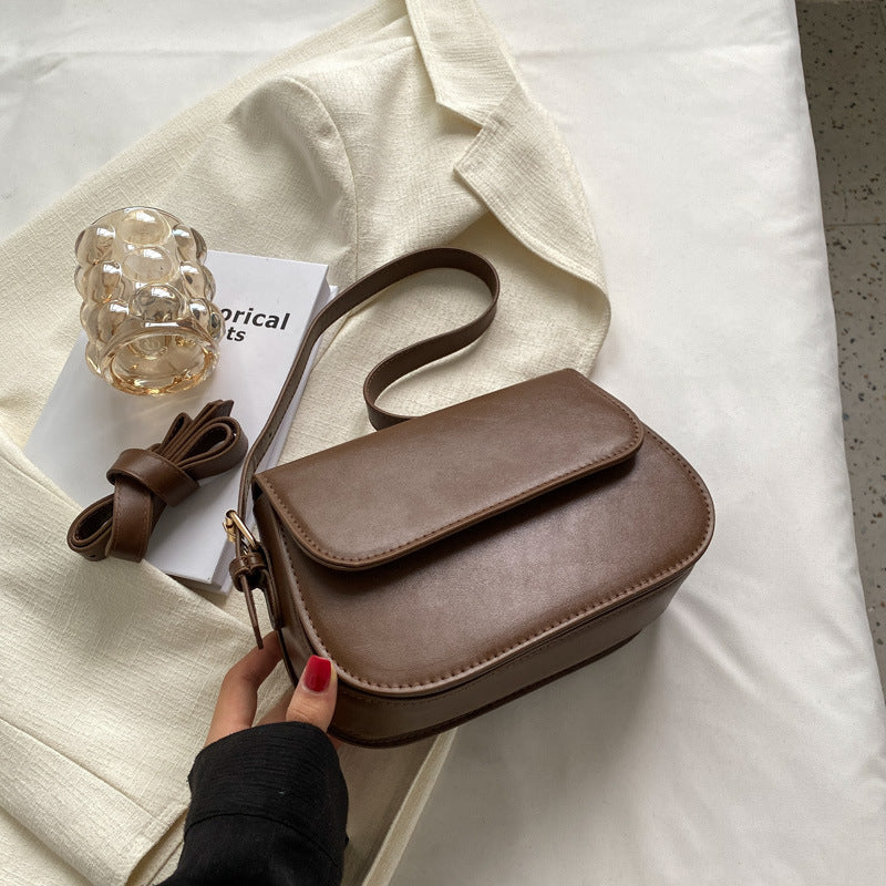 Damen Umhängetasche mit eleganter Klappe und verstellbarem Schulterriemen Nord Taschen