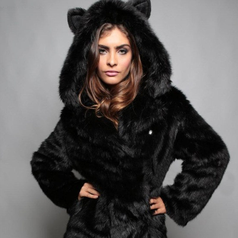 Damen Kurze Kapuzenjacke aus veganem Hochflor-Kunstpelz mit Katzenohren und taillierter Silhouette Nord Taschen