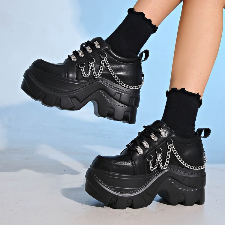 Damen Chunky Sneaker mit glanzvollen Kettenakzenten