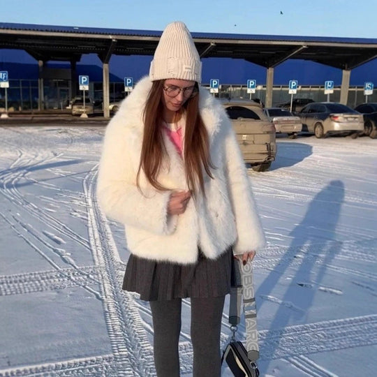 Damen Kurzmantel aus langflorigem Faux-Fur mit taillierendem Bindegürtel Nord Taschen