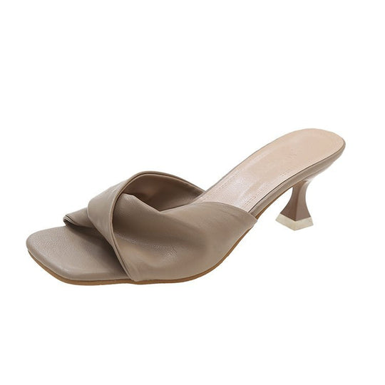 Damen elegante Mules mit geschwungenem Absatz und dekorativer Raffung Nord Taschen