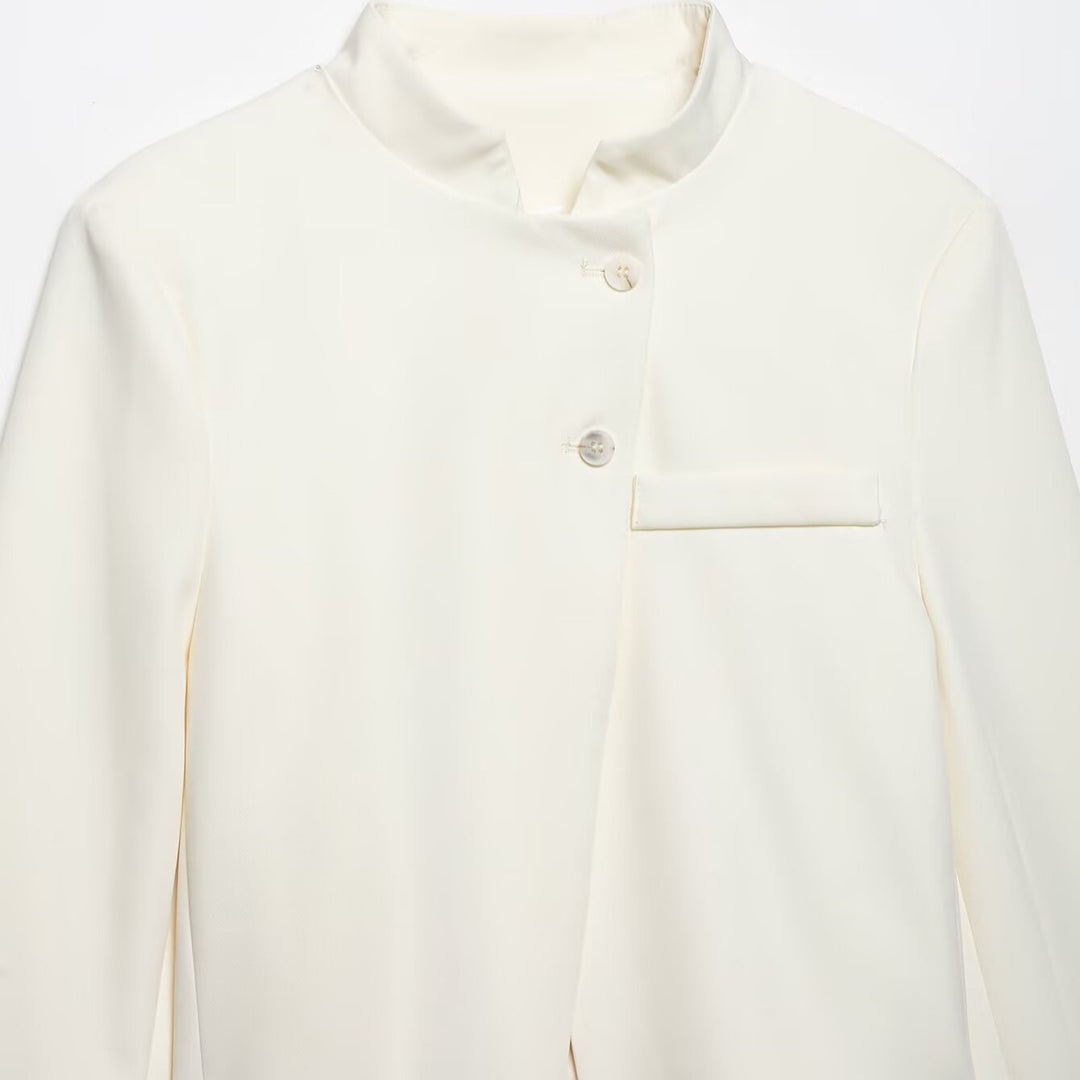 Damen Kurzer taillierter Blazer mit Stehkragen und asymmetrischer Knopfleiste Nord Taschen