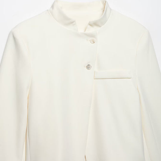 Damen Kurzer taillierter Blazer mit Stehkragen und asymmetrischer Knopfleiste Nord Taschen