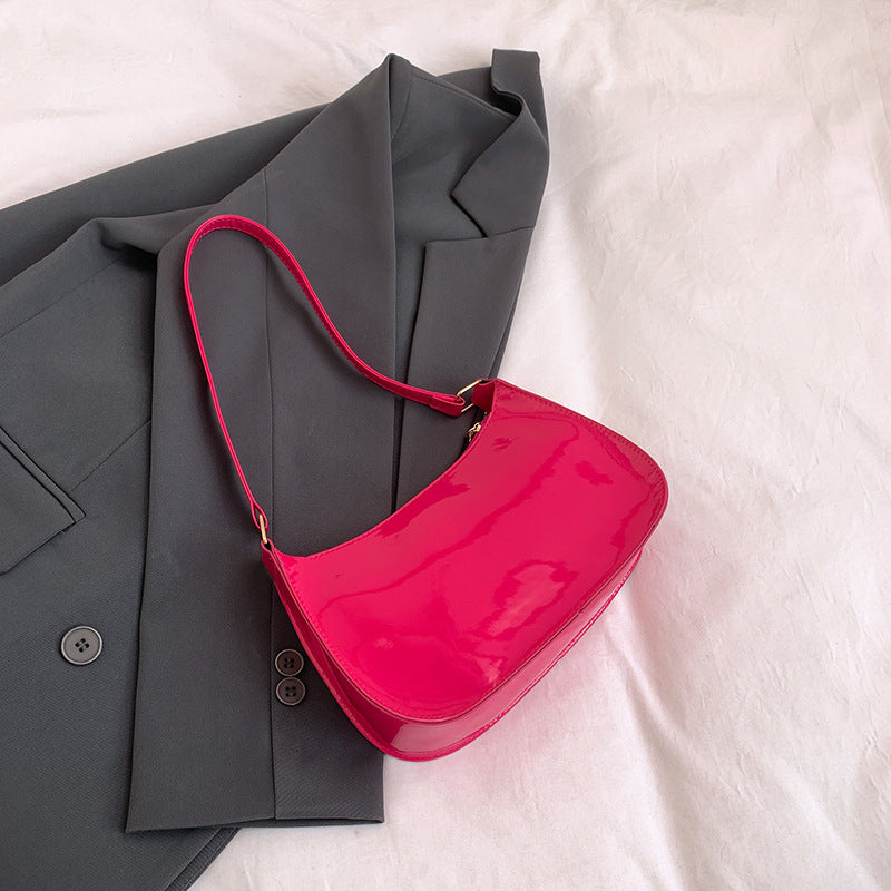 Damen Umhängetasche aus glänzendem Material mit elegantem Design Nord Taschen