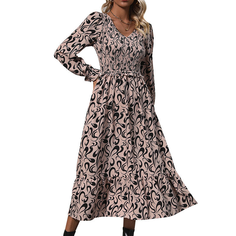 Damen Maxikleid mit Smok-Einsatz, V-Ausschnitt und Volantstufen Nord Taschen