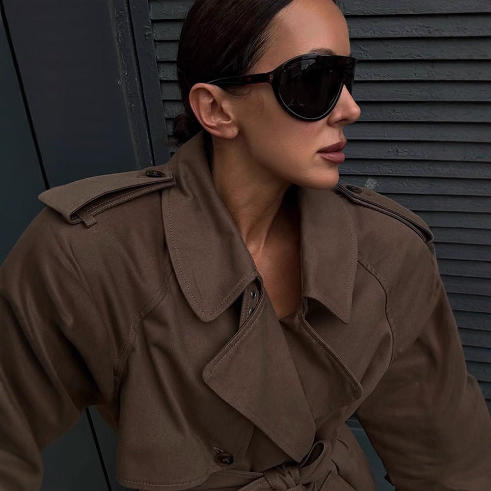 Damen Maxilanger Trenchcoat mit betonter Schulterpartie, doppelter Knopfleiste und Bindegürtel Nord Taschen