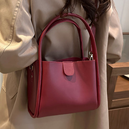Damen Henkeltasche aus hochwertigem Kunstleder mit abnehmbarem Schulterriemen Nord Taschen