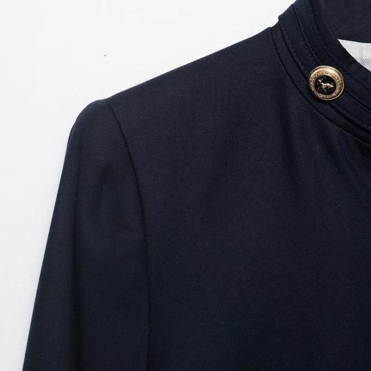 Damen Kastenloser Kurzblazer mit Stehkragen und goldenen Zierknöpfen Nord Taschen