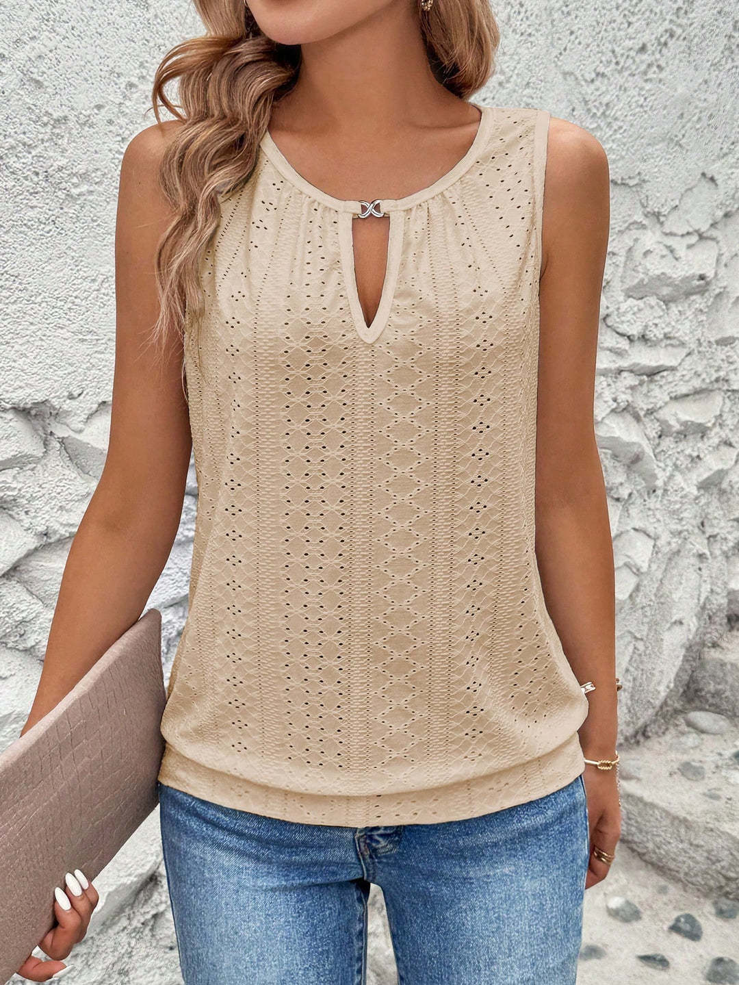 Damen luftiges Tanktop mit dekorativem Ausschnitt und feiner Struktur