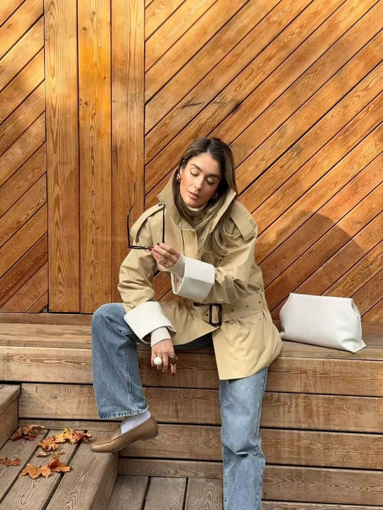 Damen Kurzjacke im Safari‑Stil mit Taillengürtel und übergroßen Manschetten Nord Taschen